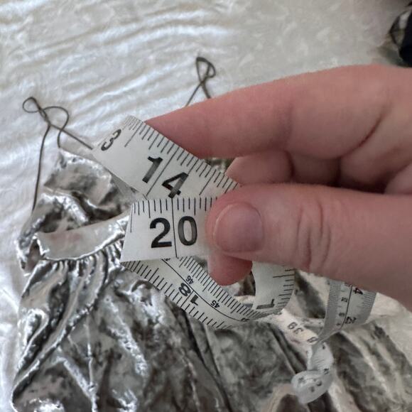 Urban outfitters crushed velvet Vanessa romper size Large silence noise - Picture 11 of 11